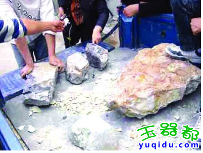  缅甸翡翠原石分类-批发价格-鉴别方法-哪里有翡翠原石交易市场