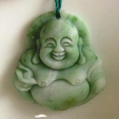 在广州想要买个玉坠项链到哪里去?那最好?女人可以买什么形状的?
